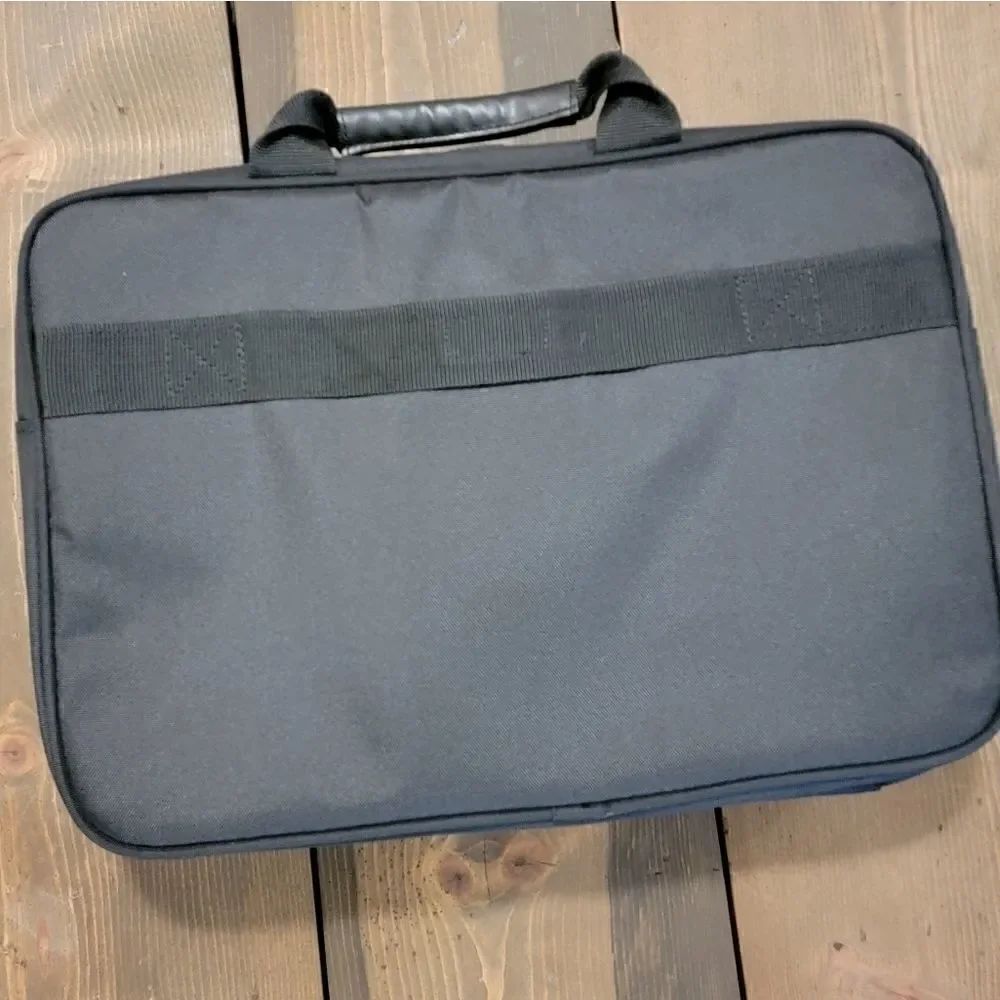Targus Laptop Bag Model AC0063 - Picture 2 of 4